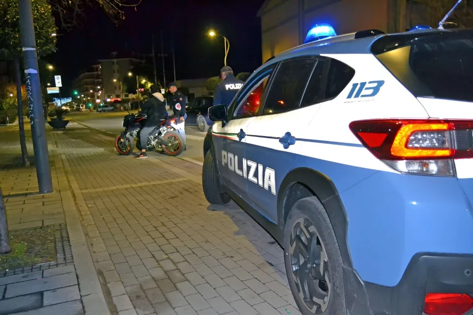 Blitz della Polizia nel Vibonese: controlli tra città e provincia