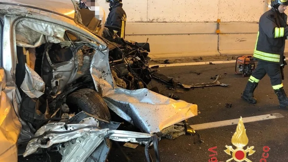 Auto si schianta contro l'ingresso di una galleria nella Locride, deceduto conducente