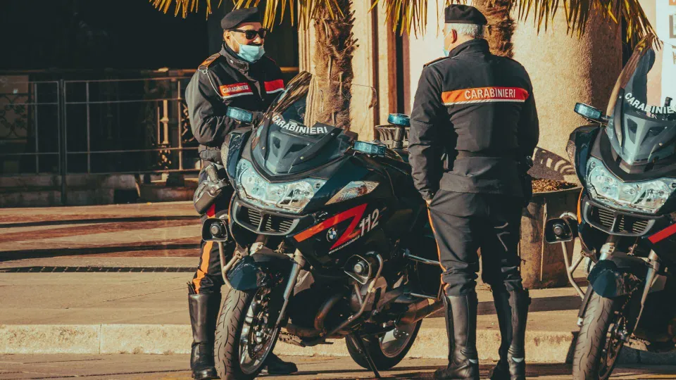 Filmato dall'alto mentre innesca rogo: denuncia nel Cosentino