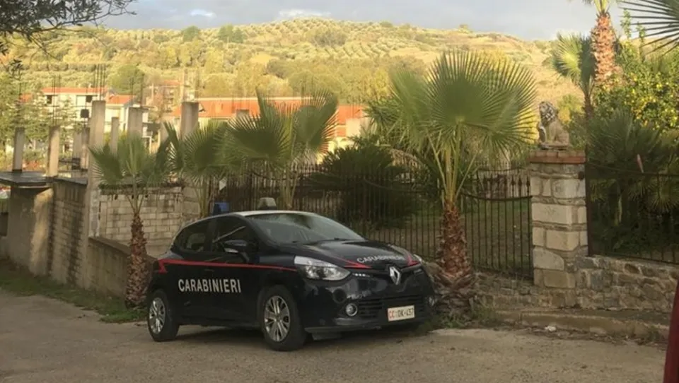 ‘Ndrangheta, intimidivano i proprietari per accaparrarsi i terreni: tre arresti nel Crotonese (VIDEO)