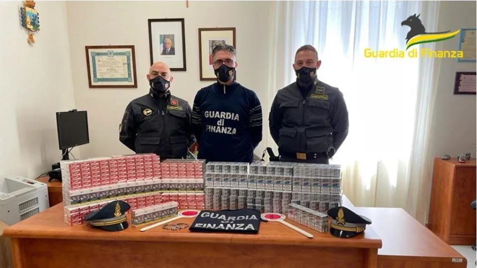 Confiscate 45mila stecche di sigarette di contrabbando agli imbarcaderi di Villa San Giovanni