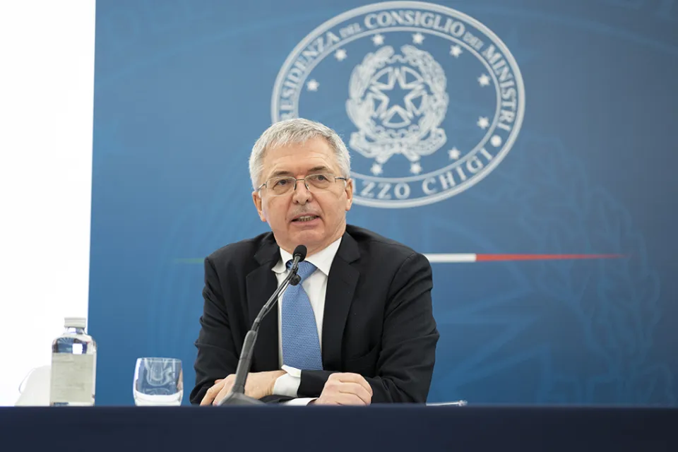 Covid, Franco: «Misure restrittive allentate dopo Pasqua. Ritorno alla normalità verso giugno»