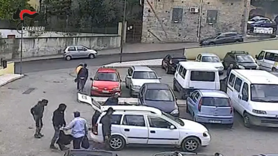 Braccianti ridotti in schiavitù nella Piana di Sibari: 20 fermi