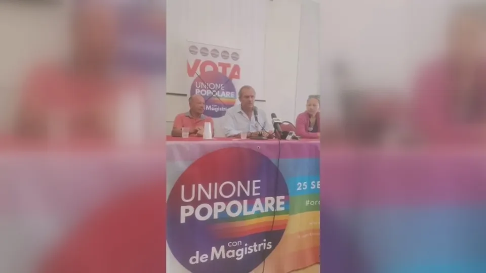 De Magistris a Lamezia: "Oggi gli italiani hanno l'alternativa a chi fino ad ora ha fatto promesse non mantenute"