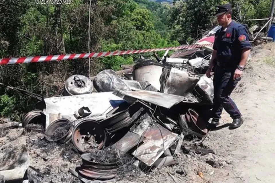 Discarica abusiva scoperta ad Acri, denunciato il proprietario del terreno