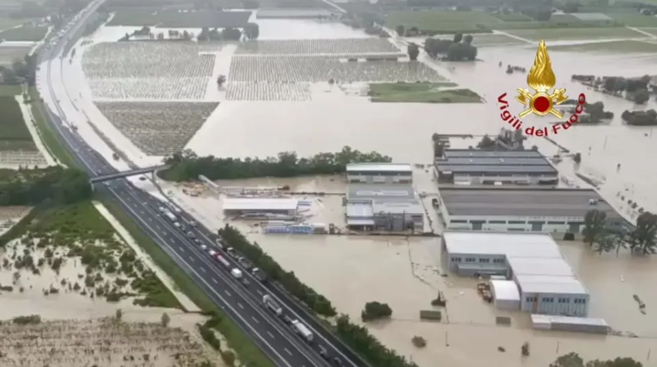 Alluvione in Emilia Romagna: partiti vigili del fuoco di Catanzaro e Cosenza in aiuto alla popolazione (VIDEO)
