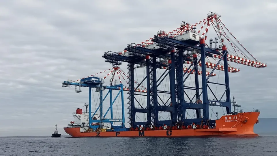 New entry al porto di Gioia Tauro: si tratta di tre fra le gru a ponte più grandi del mondo
