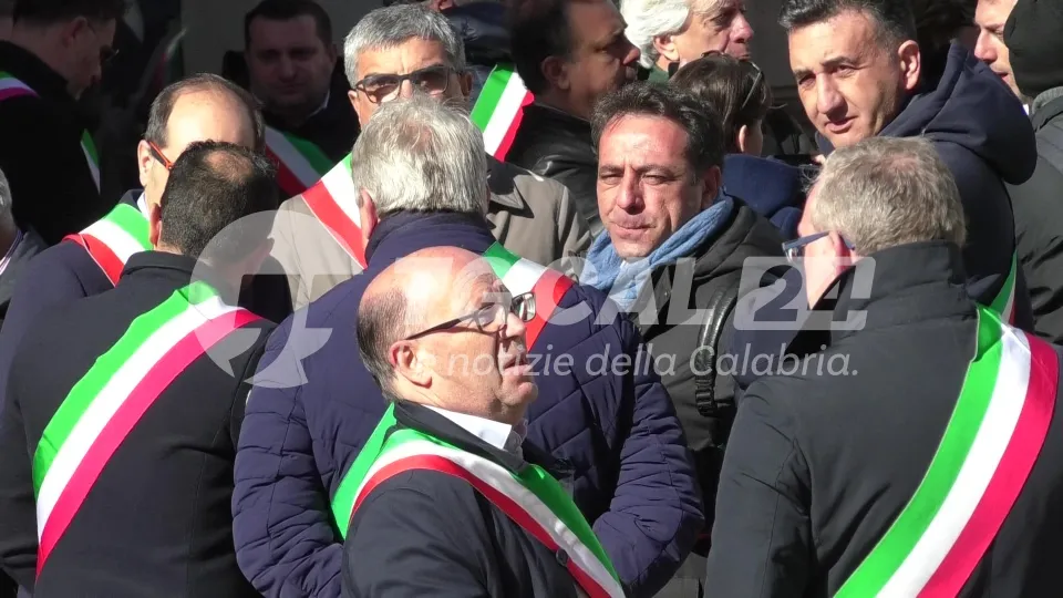 "No all'autonomia differenziata": sit-in dei sindaci a Catanzaro