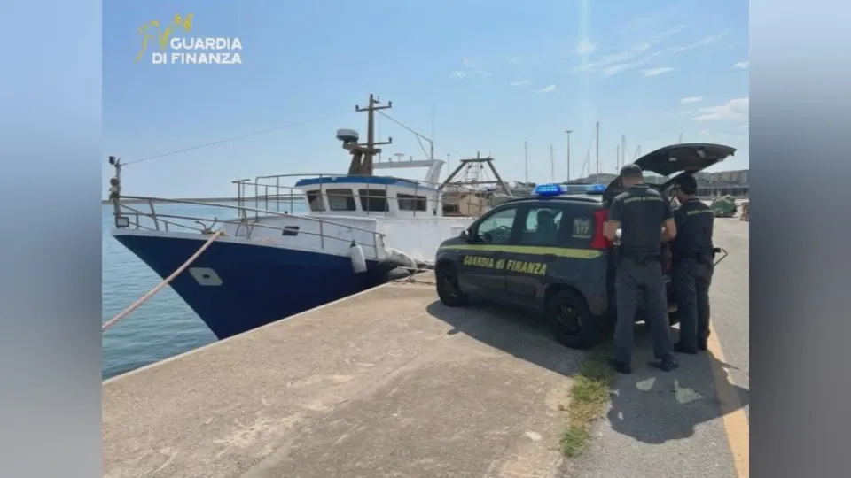 Le Castella, stipendi ai marittimi senza pagamenti tracciabili: multa da 14mila euro