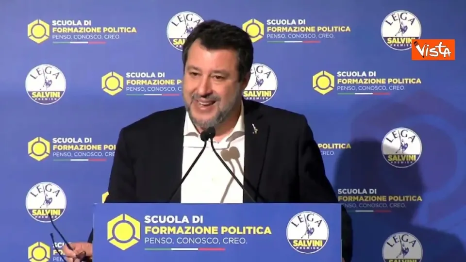 Salvini: Non è accettabile che uomini in divisa vengano tirati in ballo in contese politiche