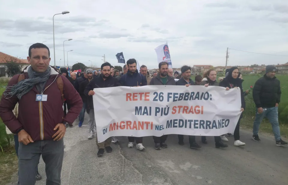 Steccato di Cutro: in migliaia al corteo che chiede di fermare le stragi in mare