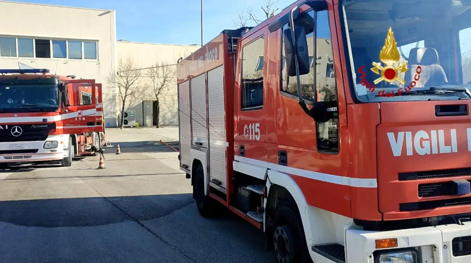 Intimidazione ad un'impresa di Scalea: incendiato un escavatore