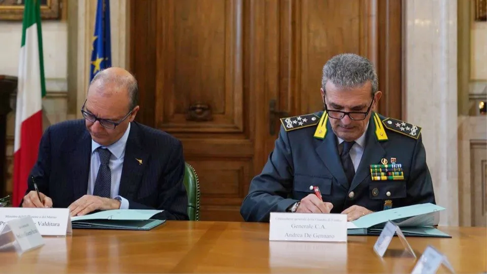 Contrasto ai "diplomifici": siglato protocollo d'intesa Ministero-GdF