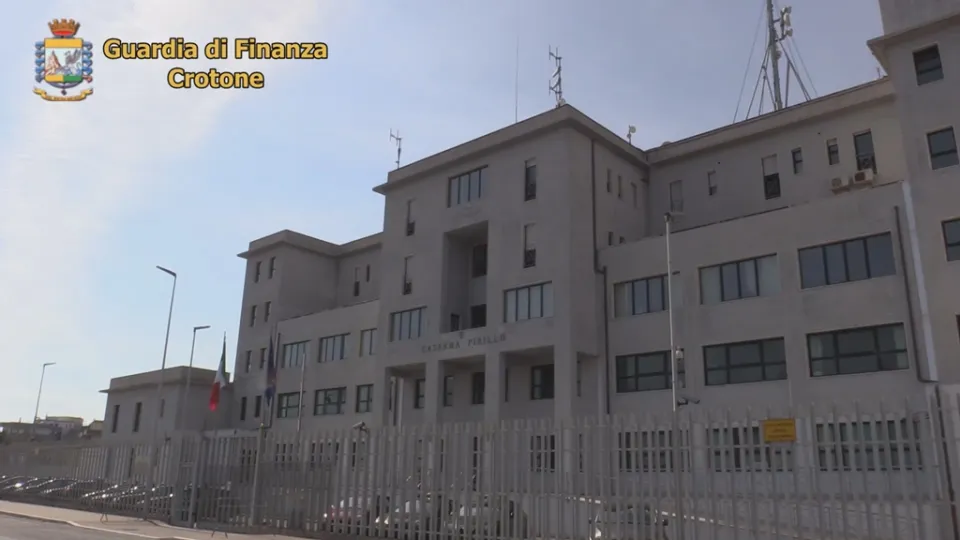 Crotone: amministrazione giudiziaria per una banca “a disposizione della ‘Ndrangheta”