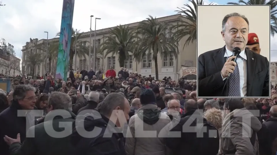 La Calabria si schiera con Gratteri: un fiume di persone alla manifestazione a Catanzaro (VIDEO)