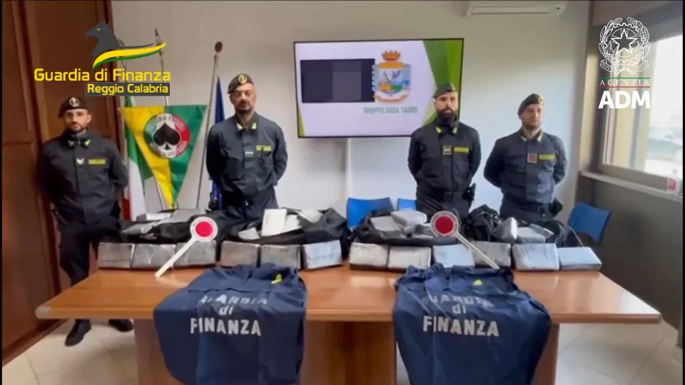 Sequestrati 110 kg di cocaina purissima al porto di Gioia Tauro