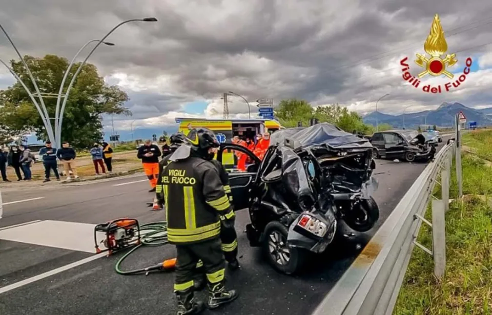 Sibari: due morti ed un ferito in uno scontro tra auto sulla Ss 106 Jonica