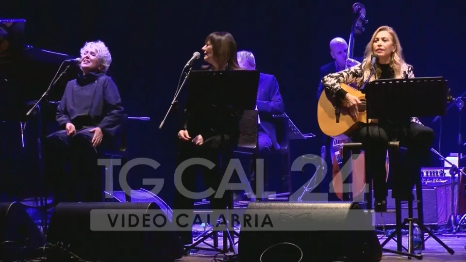 VIDEO | Musica: l'eleganza di Rossana Casale, Grazia di Michele e Mariella Nava illumina Crotone