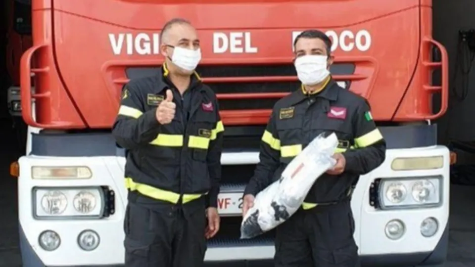 Coronavirus, la Caritas dona 300 mascherine ai Vigili del Fuoco di Crotone