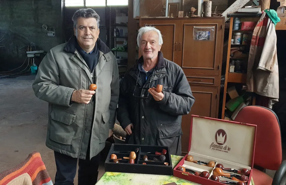 “Catanzaro e dintorni” su VideoCalabria: Taverna, pipe in radica a partire dai ciocchi grezzi