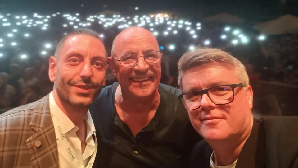 Escusiva Video Calabria: domenica alle 21, in diretta da Rho, la musica di Mimmo Cavallaro