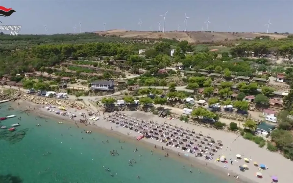 Isola Capo Rizzuto: sotto sequestro il villaggio-camping Marinella. 30 indagati per abusi edilizi (Video)