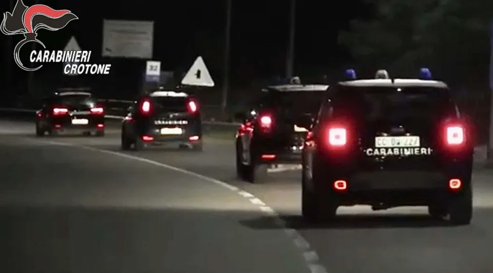 Cirò Marina, evade dai domiciliari e torna a rubare: 41enne in carcere