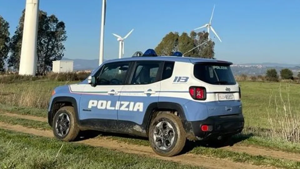 Scoperti nel Crotonese tre lavoratori in nero in un campo di finocchi: attività sospesa e multe per i titolari