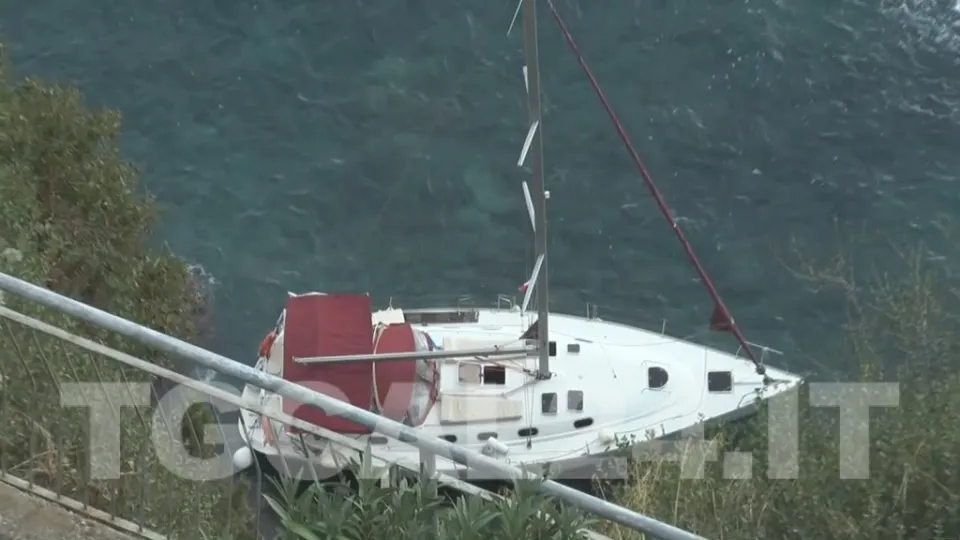 Migranti, nuovo sbarco di cinquanta persone all'alba nel Catanzarese