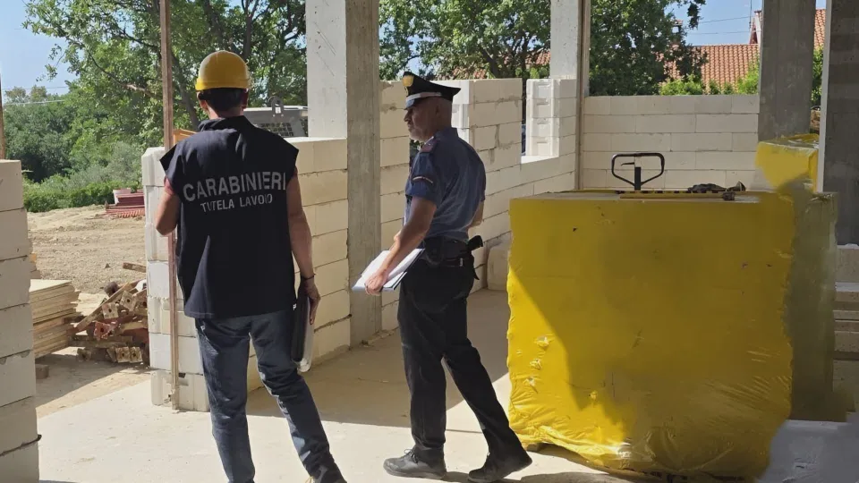 Lavoro nero e gravi rischi: sequestrato cantiere nel Catanzarese