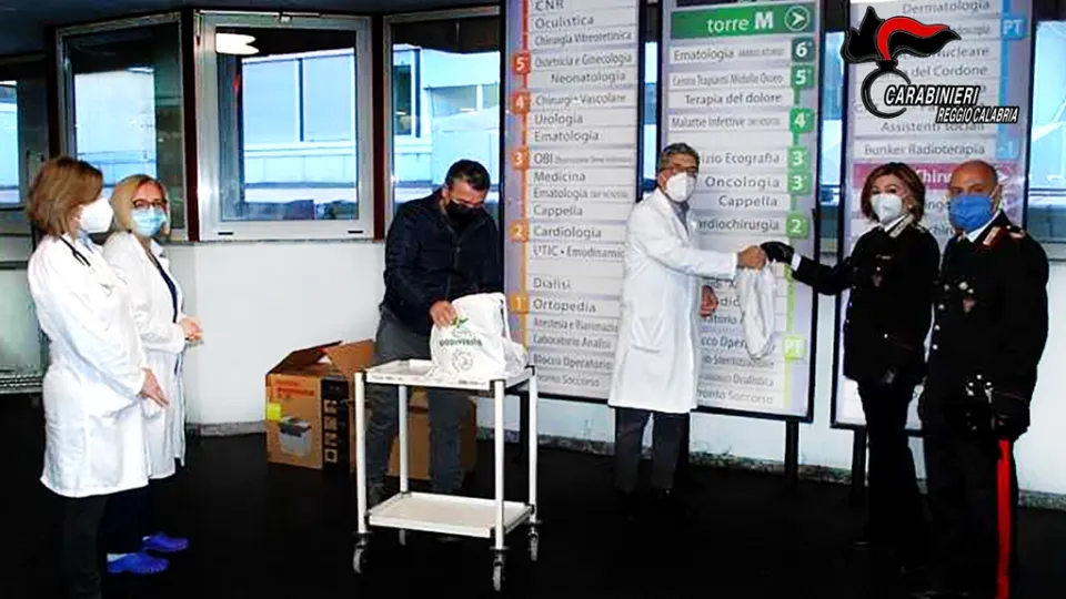 Reggio Calabria, al reparto di Pediatria del GOM Carabinieri portano doni ai piccoli pazienti