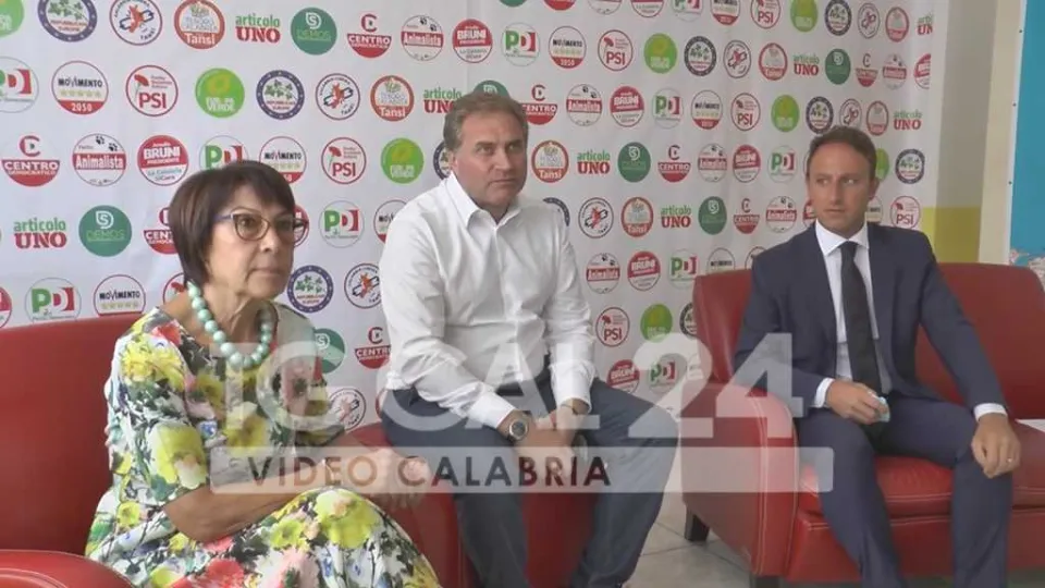 VIDEO | Regionali, De Luca (Pd) in Calabria a supporto della Bruni: «Massimo sostegno politico»