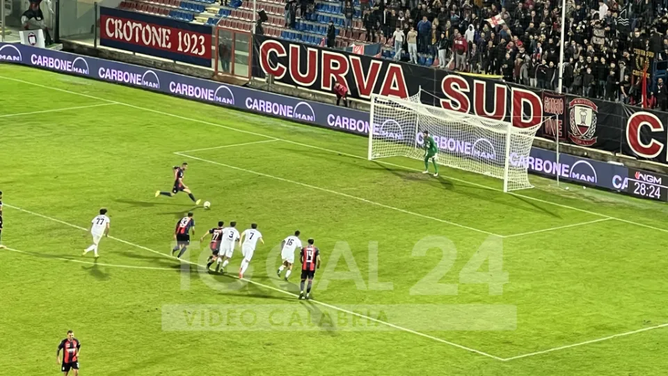 CALCIO | Serie C, vincono il Catanzaro ed il Crotone: giallorossi allungano, ma i rossoblu rimangono in scia