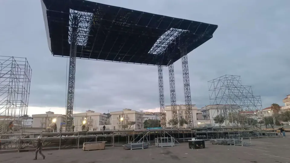 Capodanno Rai a Catanzaro: iniziati i lavori per il grande palco (FOTO)