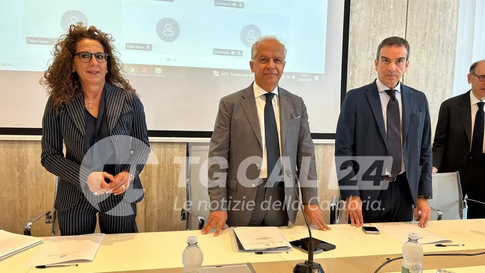 Piantedosi a Catanzaro: focus sulle autonomie locali e la scuola