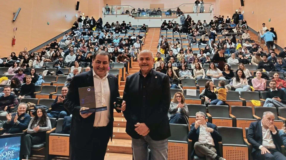 Pallavolo, gli studenti dell'Umg incontrano il ct De Giorgi