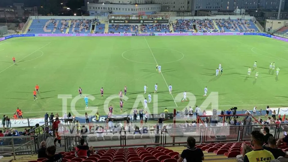 SERIE B | Calcio: Crotone e Reggina pareggiano in casa, battuto il Cosenza ad Ascoli