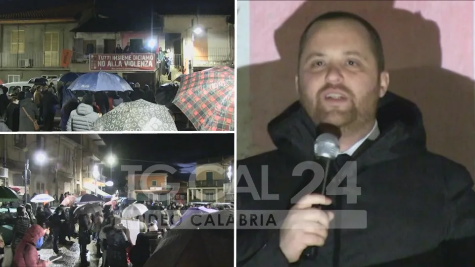 VIDEO | Dasà si stringe intorno al sindaco dopo l'aggressione nel palazzo comunale