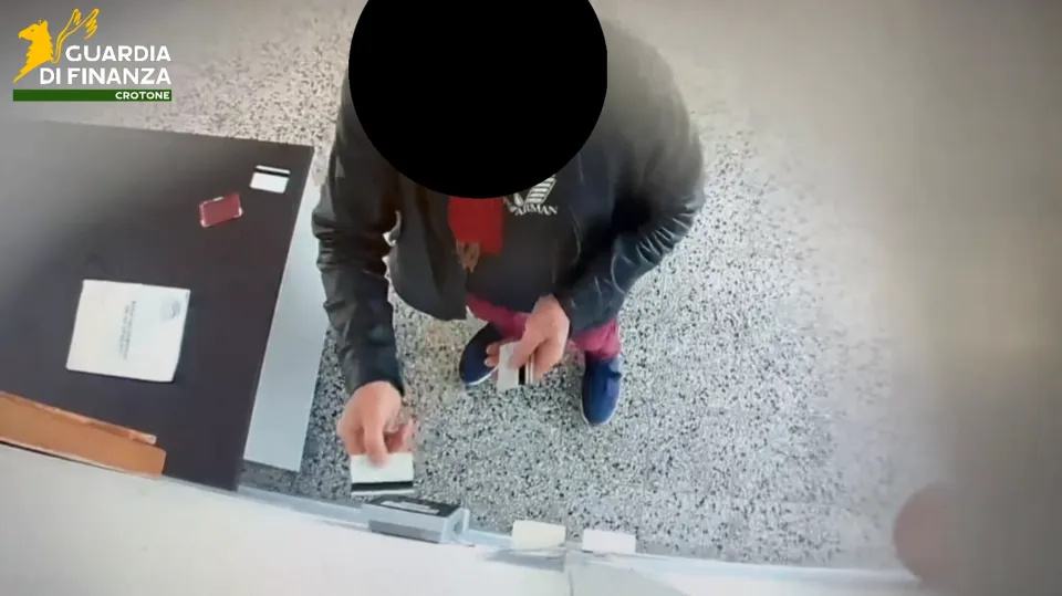 Maxi assenteismo all'Arsac di Crotone, indagati 20 dipendenti su 23