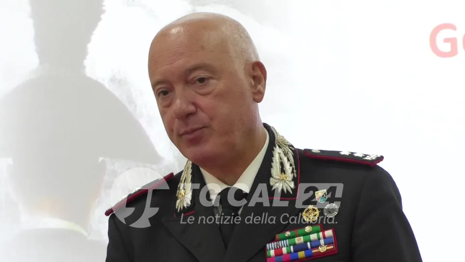 Il comandante regionale dei Carabinieri Pietro Salsano saluta la Calabria