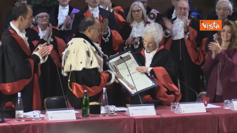 Liliana Segre, laurea honoris causa a 90 anni: «La dedico a mio padre» (VIDEO)
