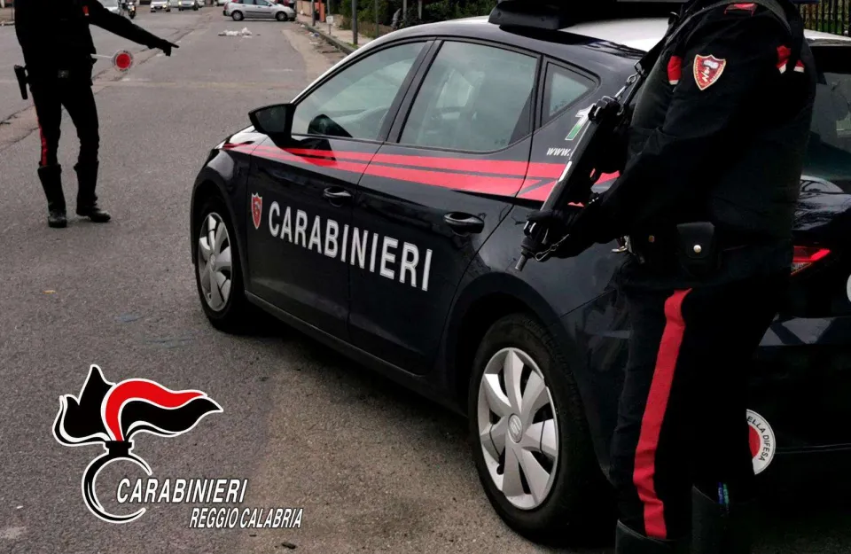 Aveva 100g. di hashish: arrestato un uomo nell’androne di un palazzo