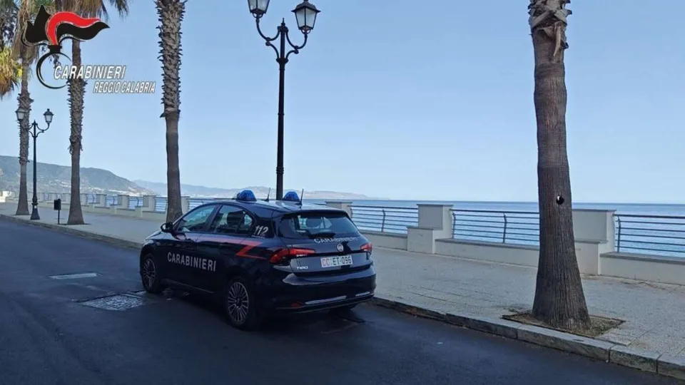 Festa abusiva in un lido balneare di Bagnara Calabra, denunciato il titolare
