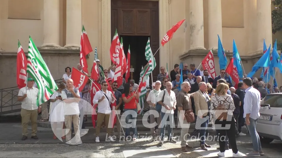 "Basta morti sul lavoro": sit-in unitario di Cgil-Cisl-Uil a Catanzaro