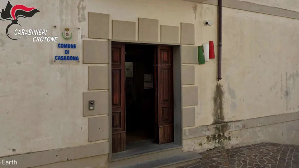 Sciolto il Consiglio Comunale di Casabona: nominato il commissario