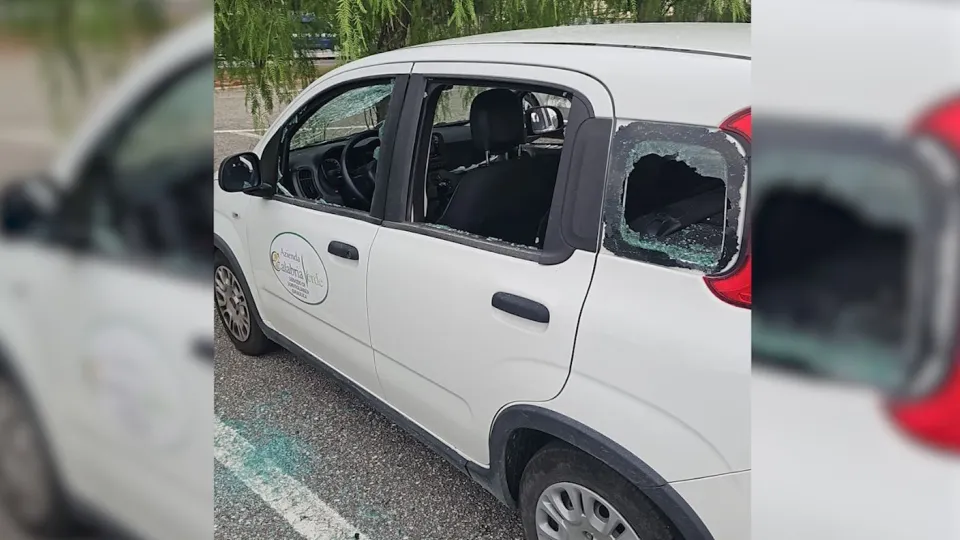 Lamezia, danneggiate 4 auto di Calabria Verde