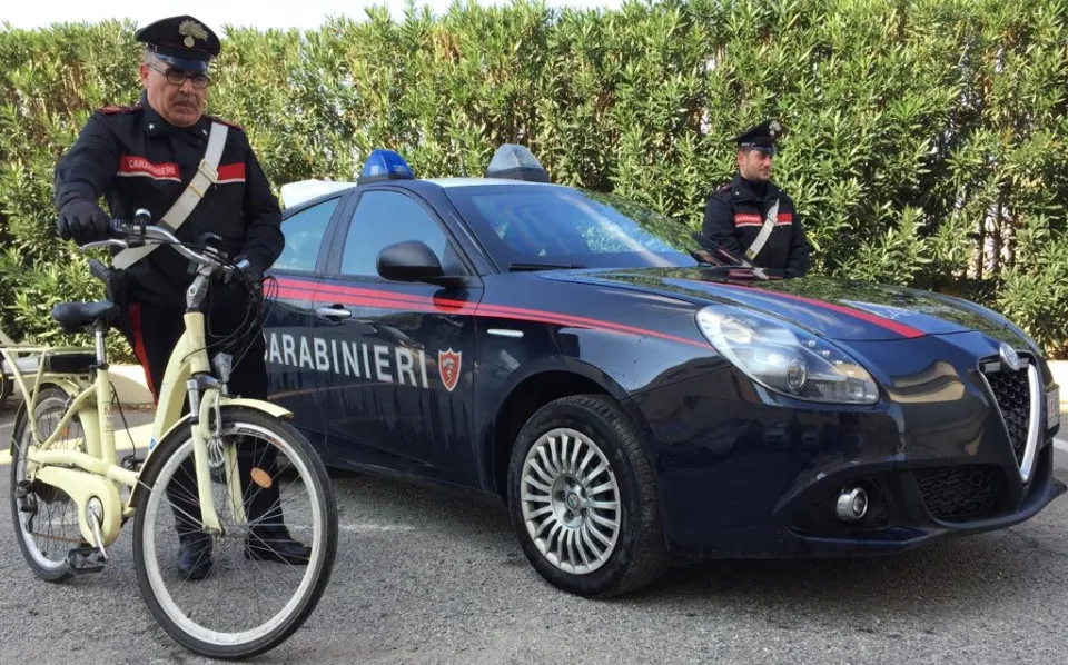 Crotone, pizzicato 33enne in sella ad una bici rubata al park'n'ride: denunciato per ricettazione