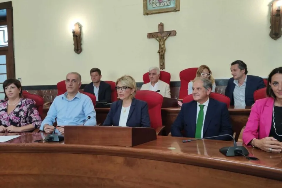 Vibo, ecco la nuova Giunta. Limardo: "Necessari competenza ed entusiasmo"