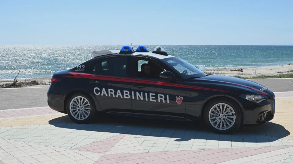 Sellia Marina, rissa durante l’inaugurazione di un locale: sette denunciati