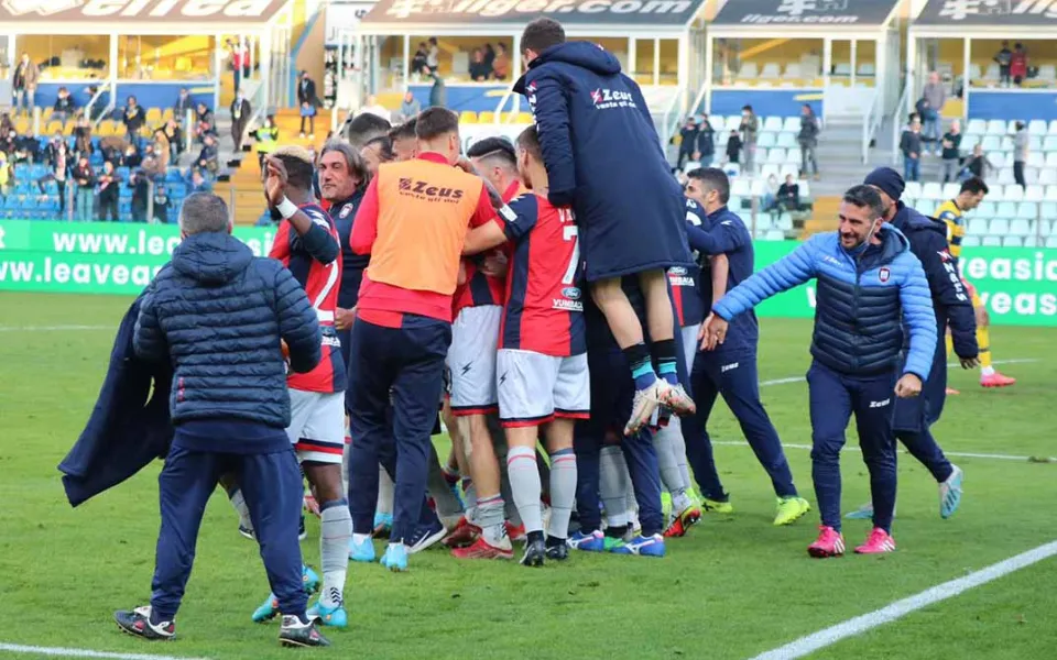 Calcio Serie B | Identico pari per Cosenza e Crotone: per i pitagorici è il terzo risultato utile consecutivo